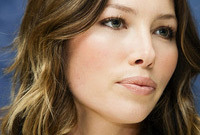 Makeup-tricks-shaping-your-lips-side